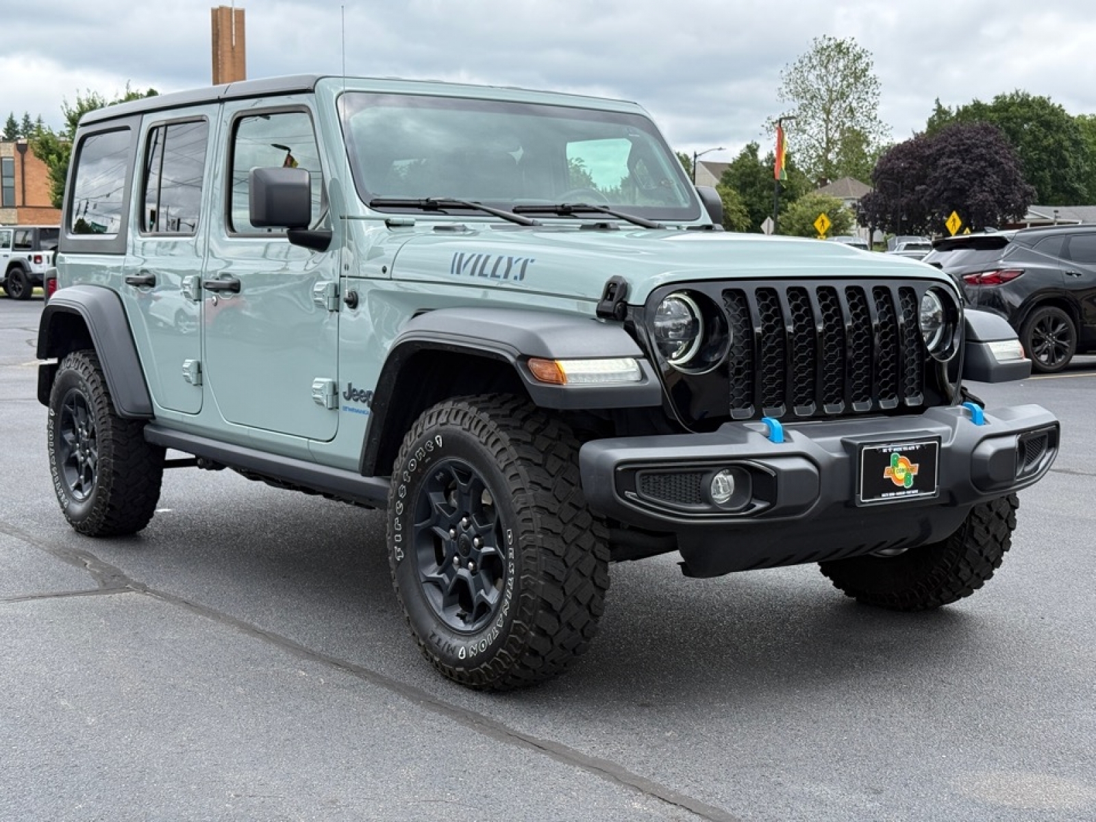 View vehicle photo 2