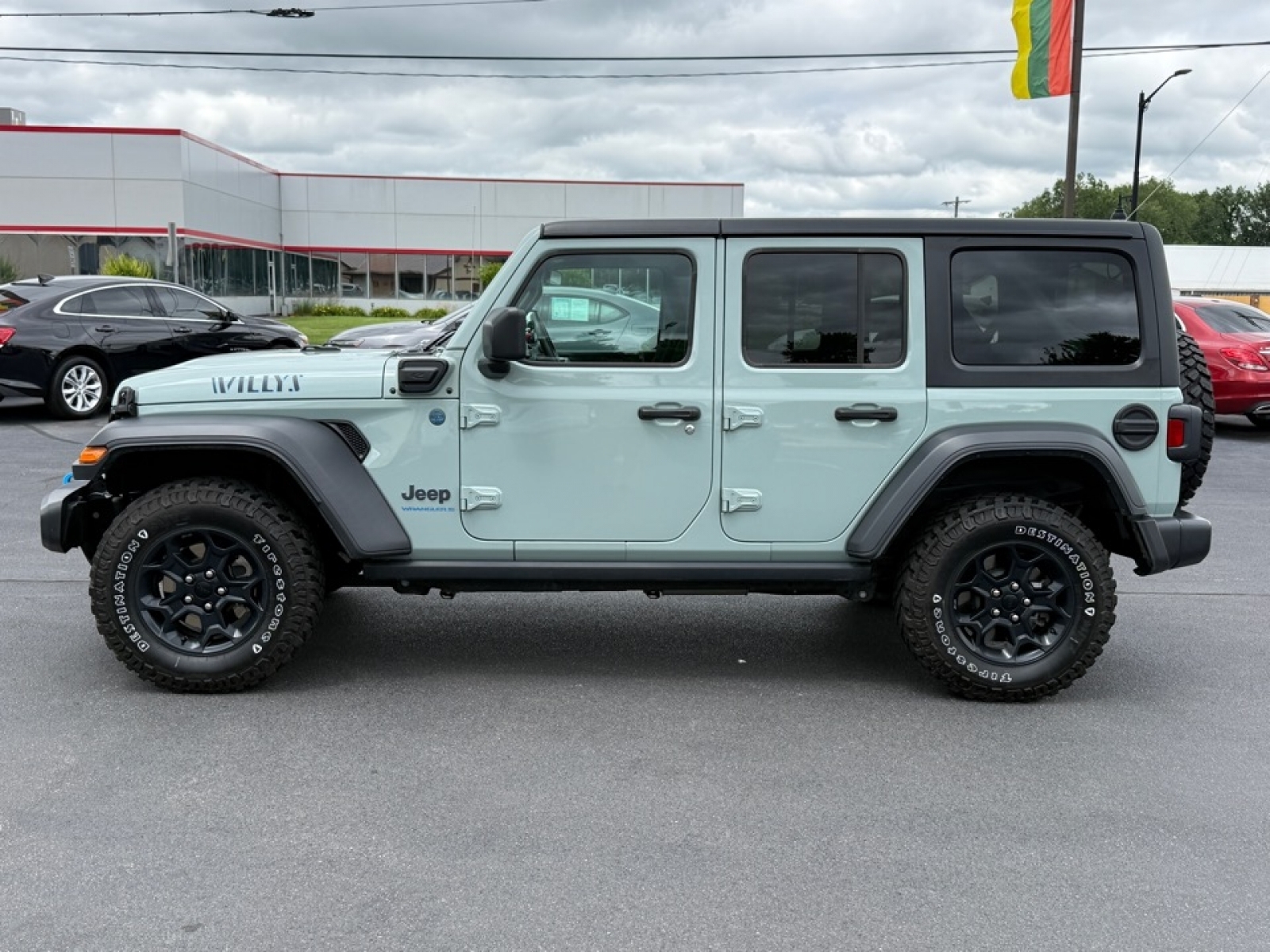 View vehicle photo 5