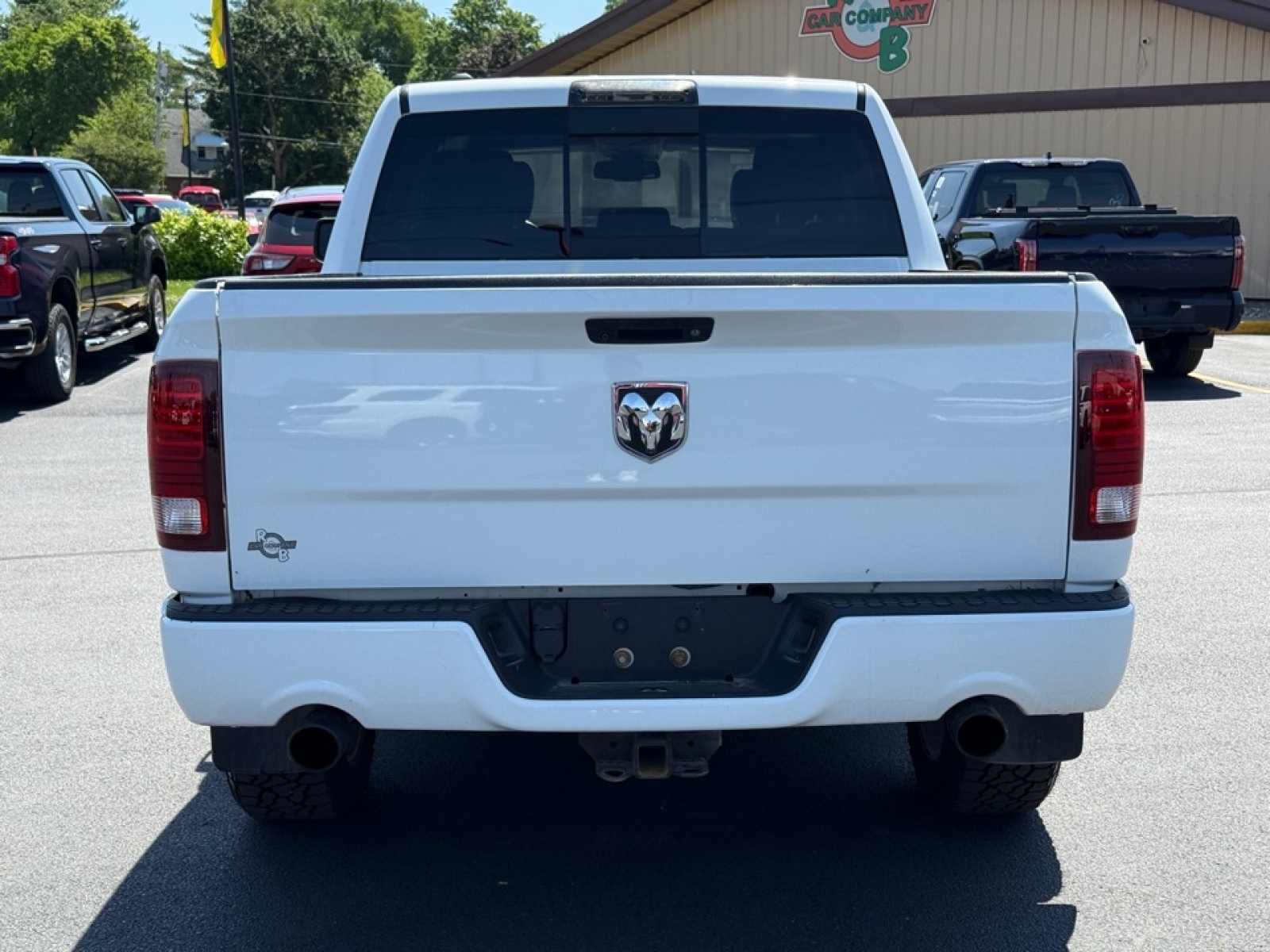 View vehicle photo 7