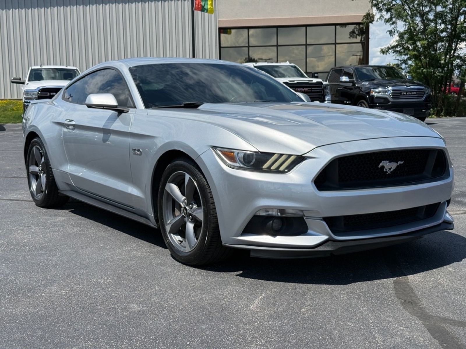 View vehicle photo 2