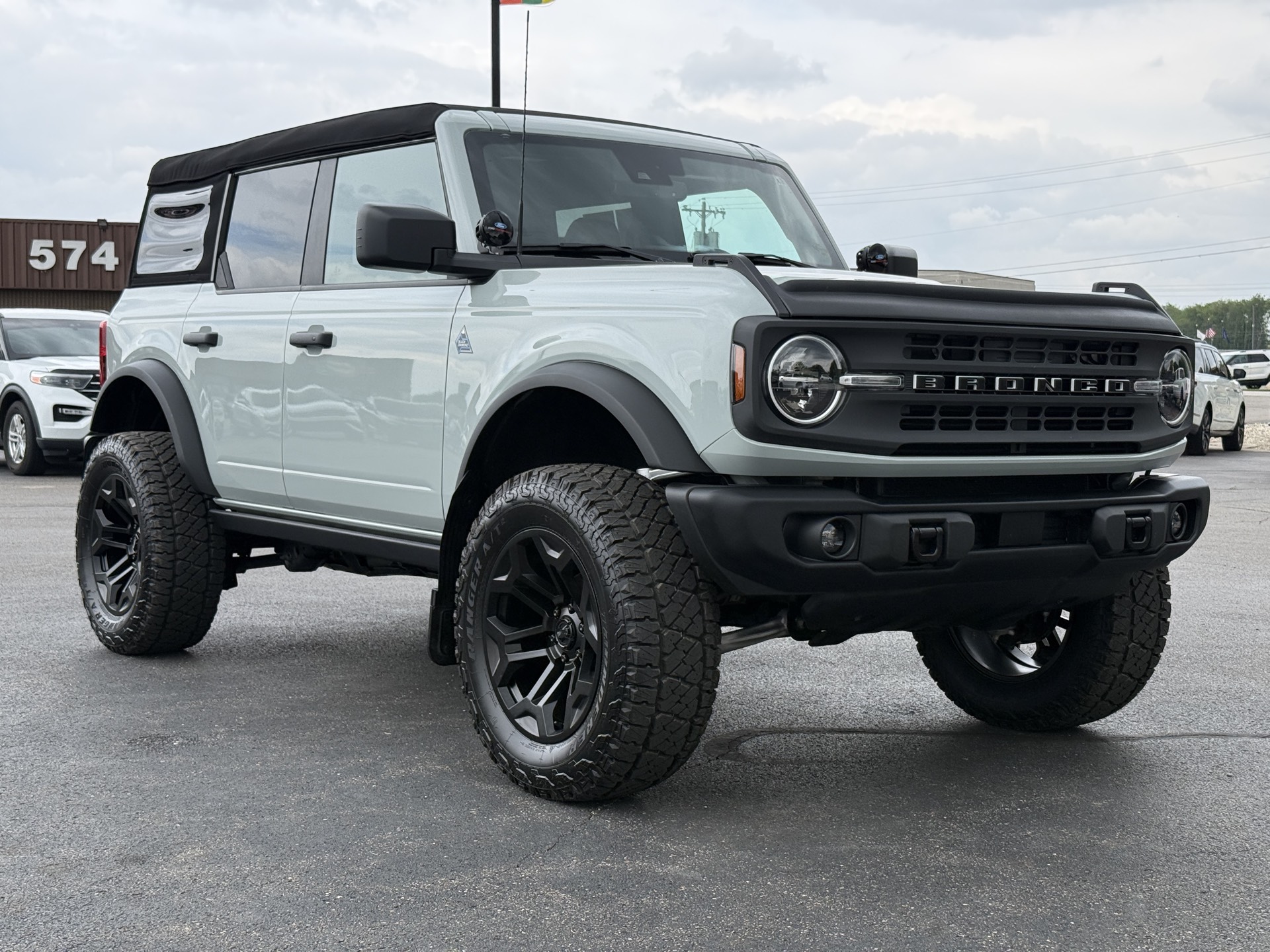 2023 Ford Bronco Black Diamond Mid (322A) 4x4's photo