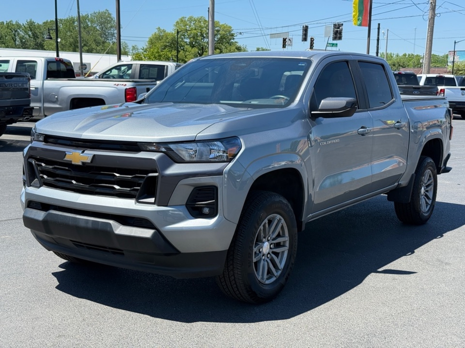 View vehicle photo 4