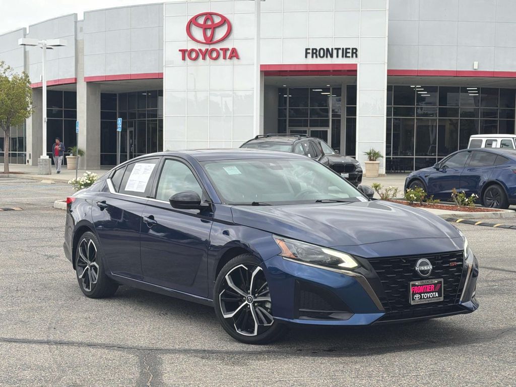 2023 Nissan Altima SR