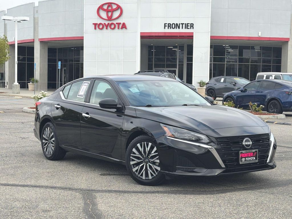 2025 Nissan Altima SV