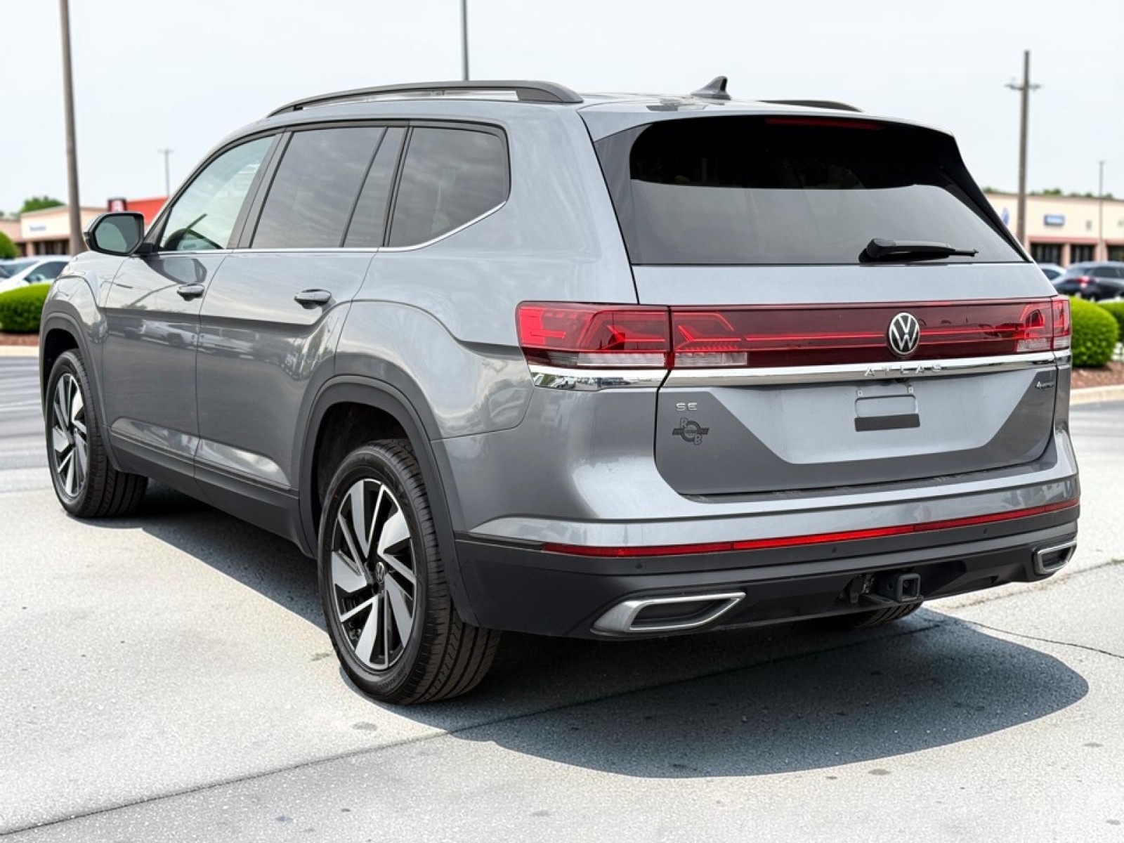 2025 Volkswagen Atlas SE w/Tech - Photo 6