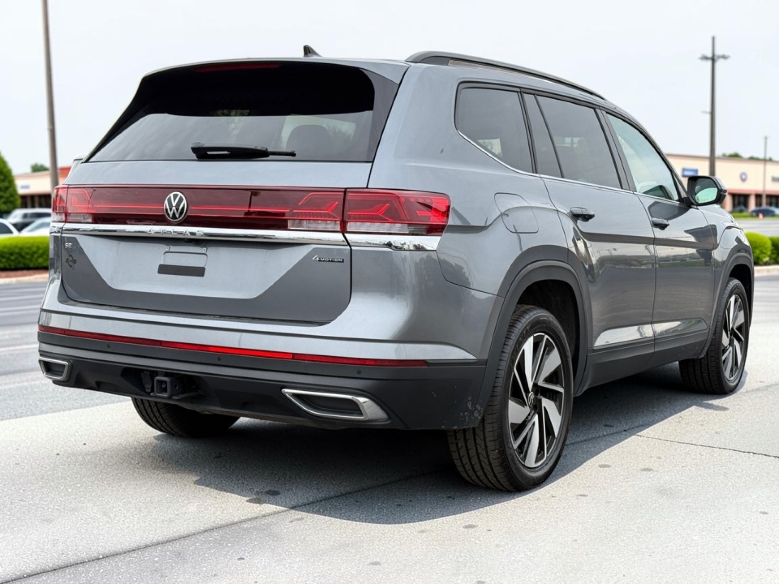 2025 Volkswagen Atlas SE w/Tech - Photo 8