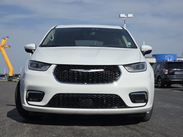 2023 Chrysler Pacifica Touring L - Photo 8