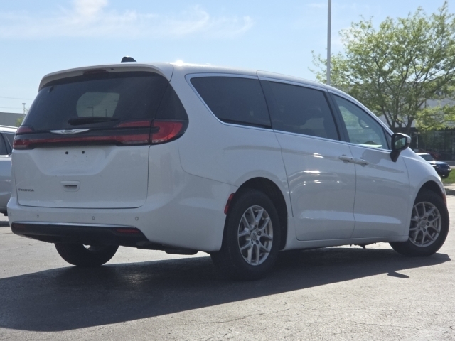 2023 Chrysler Pacifica Touring L - Photo 9