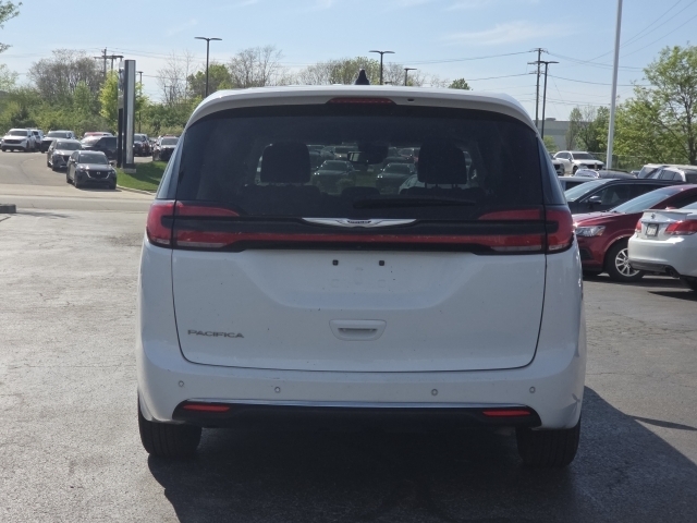 2023 Chrysler Pacifica Touring L - Photo 10