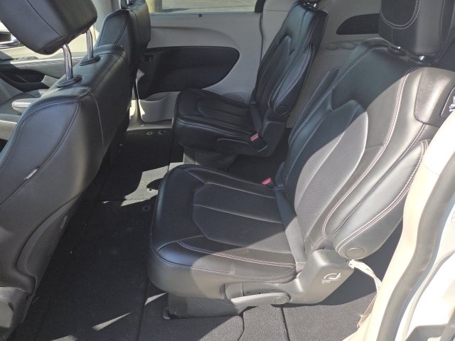 2023 Chrysler Pacifica Touring L - Photo 13