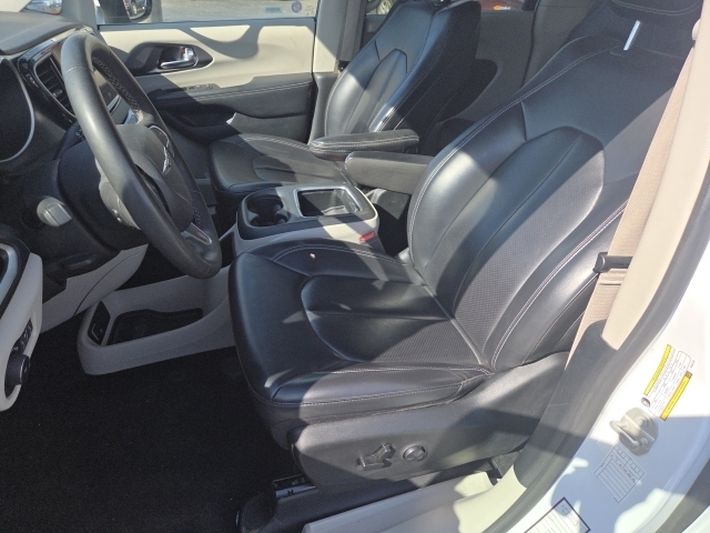 2023 Chrysler Pacifica Touring L - Photo 15