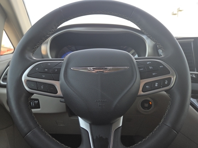 2023 Chrysler Pacifica Touring L - Photo 16