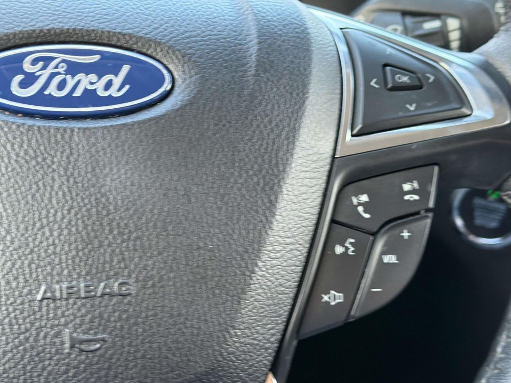 2022 Ford Edge SEL - Photo 10