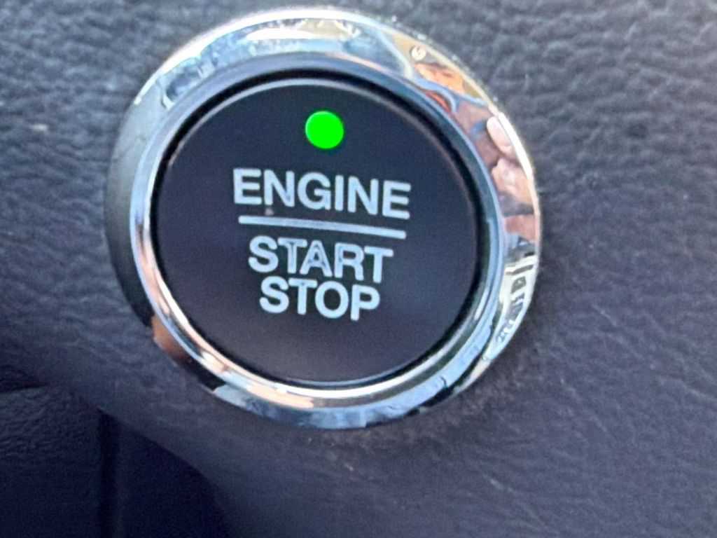 2022 Ford Edge SEL - Photo 17