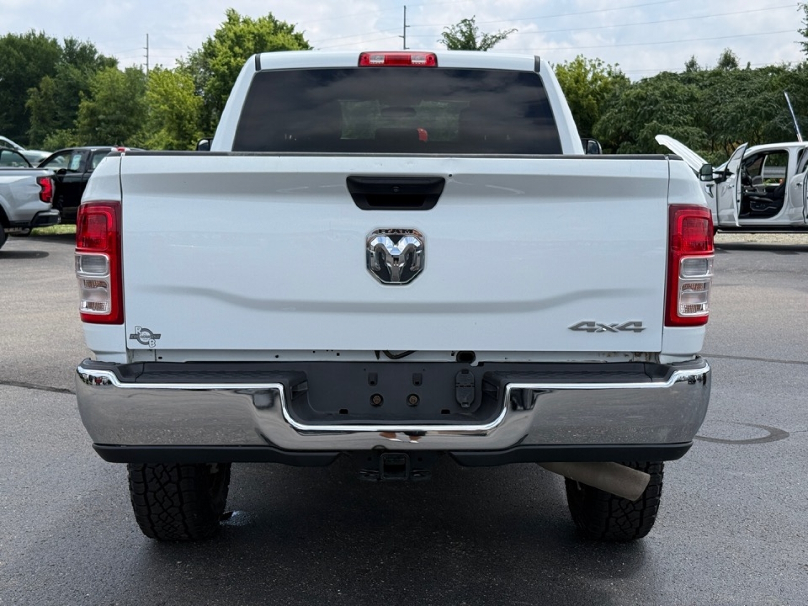 View vehicle photo 7