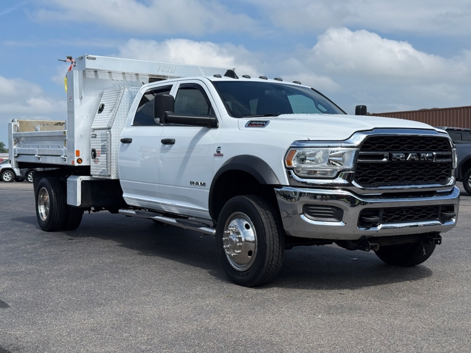 View vehicle photo 2