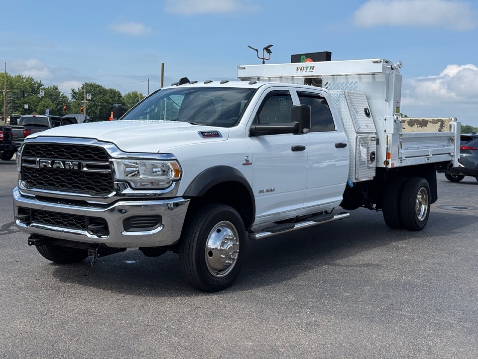 View vehicle photo 4
