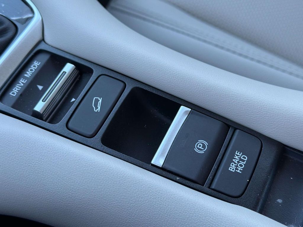 2026 Honda HR-V EX-L - Photo 18