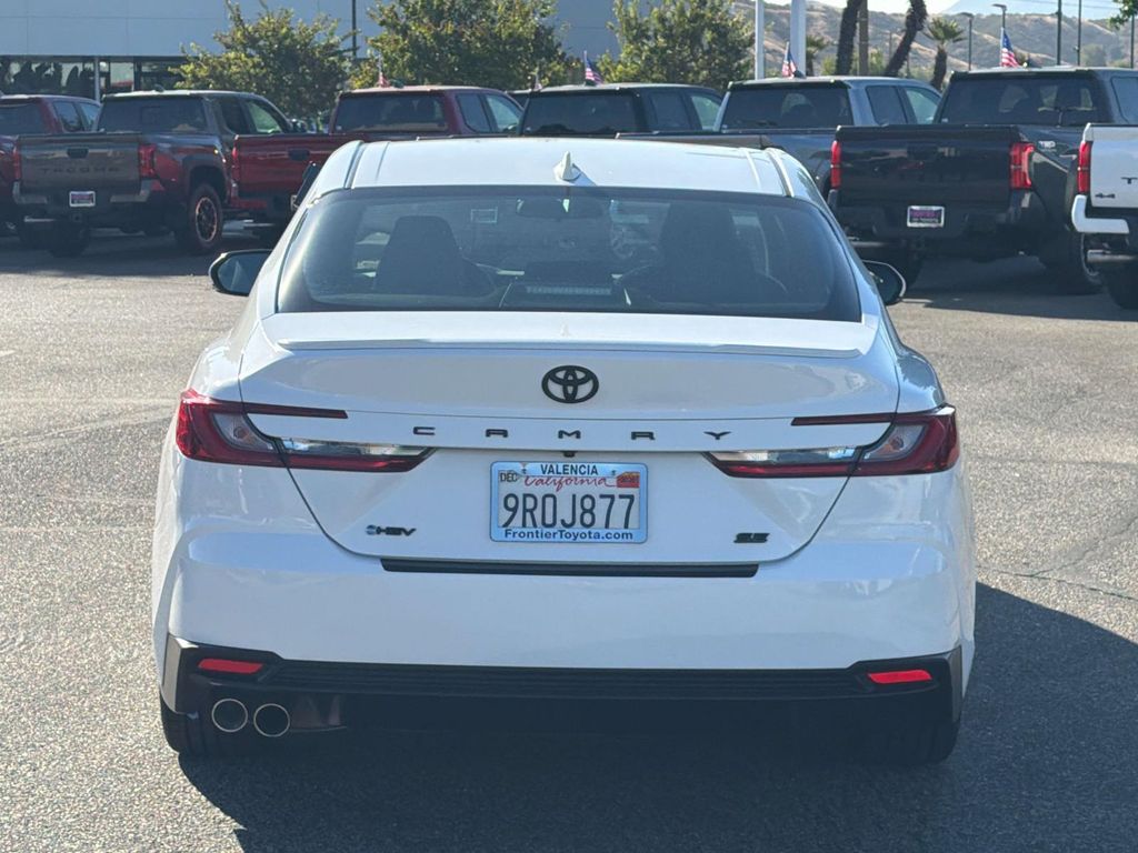 2025 Toyota Camry SE - Photo 4