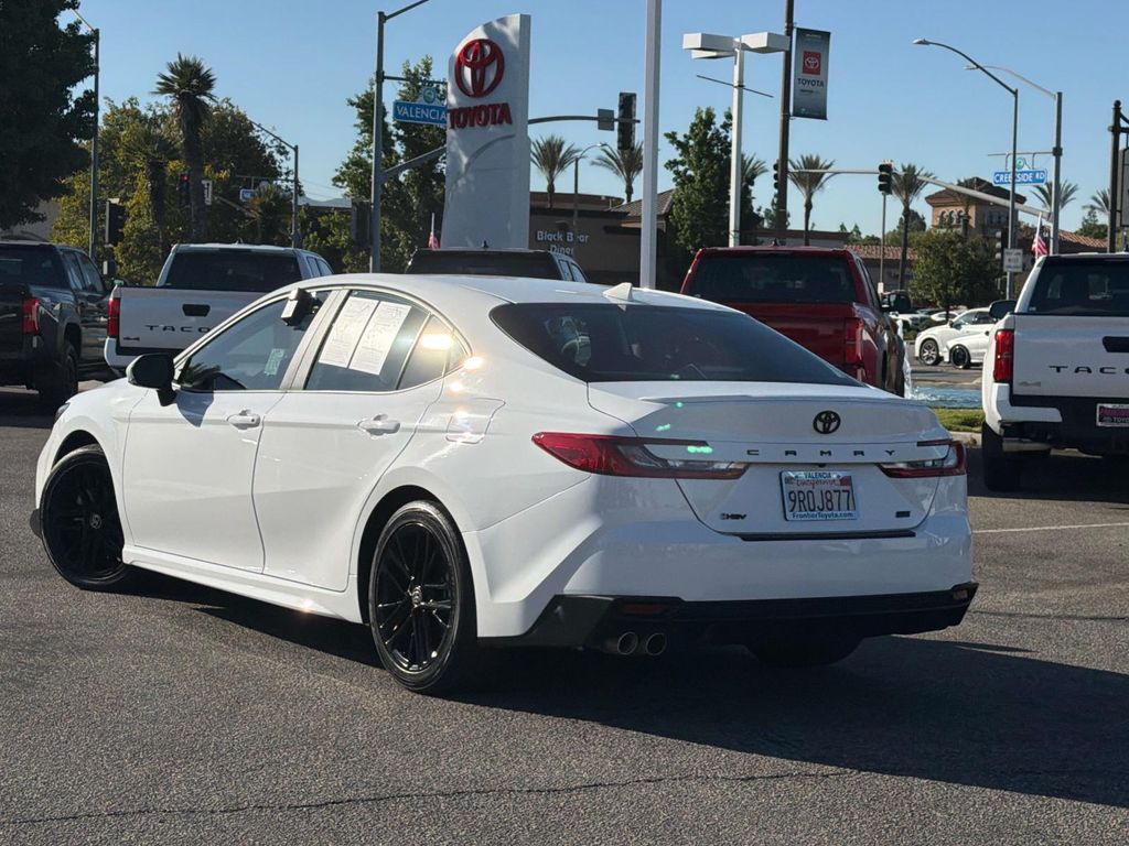 2025 Toyota Camry SE - Photo 5