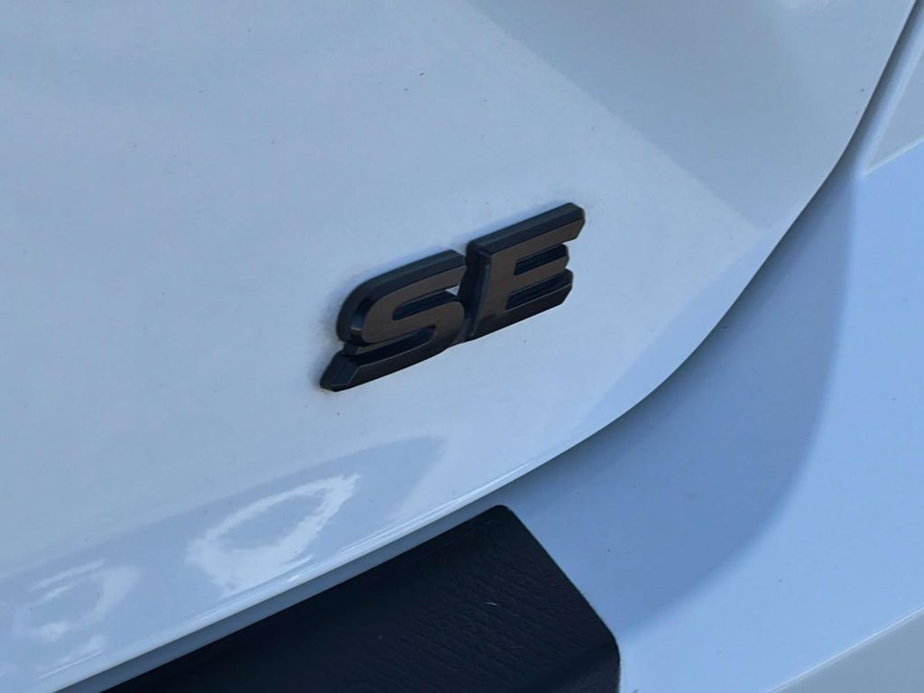 2025 Toyota Camry SE - Photo 7