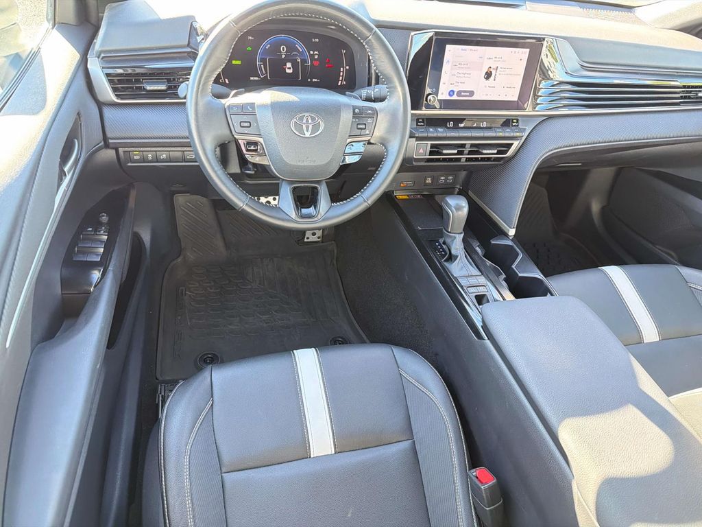 2025 Toyota Camry SE - Photo 8
