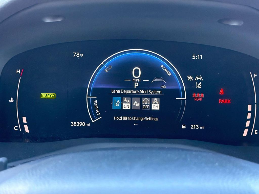 2025 Toyota Camry SE - Photo 12