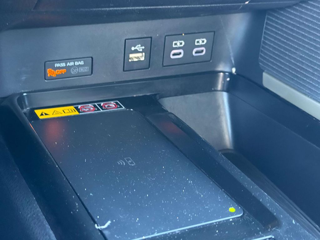 2025 Toyota Camry SE - Photo 18