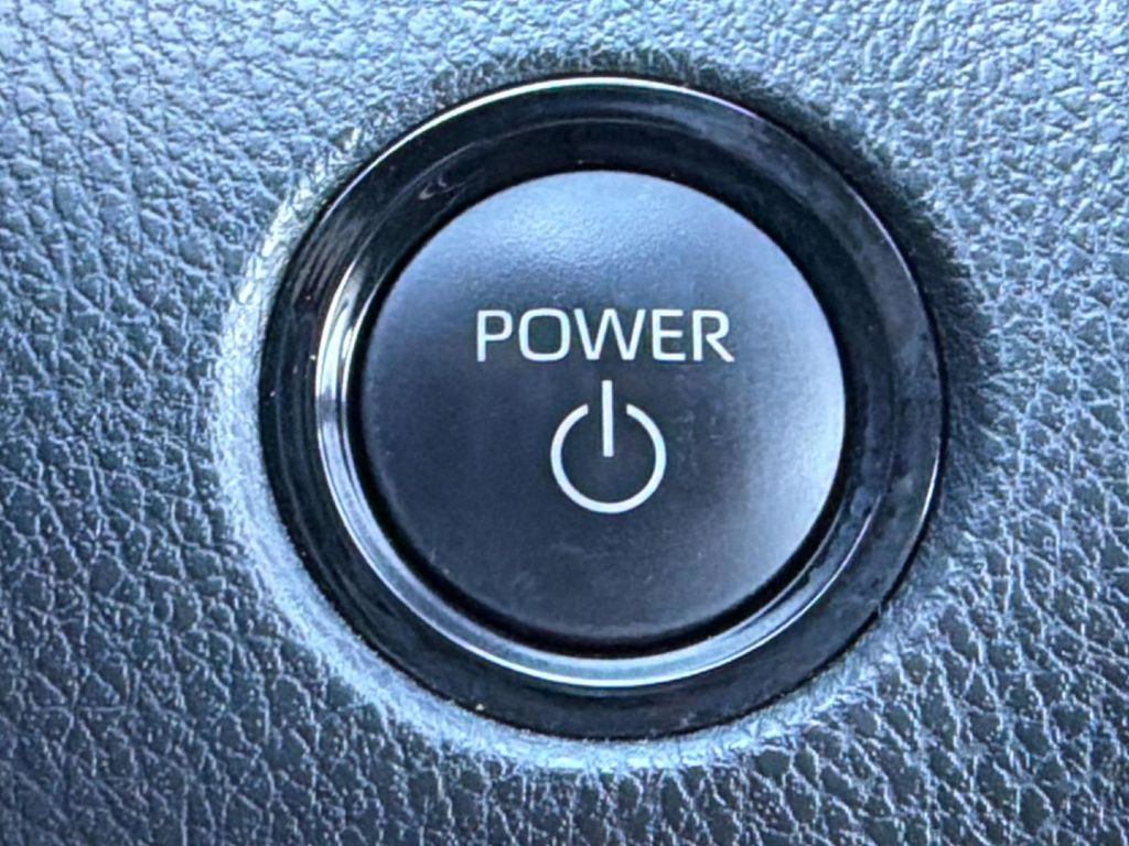 2025 Toyota Camry SE - Photo 19