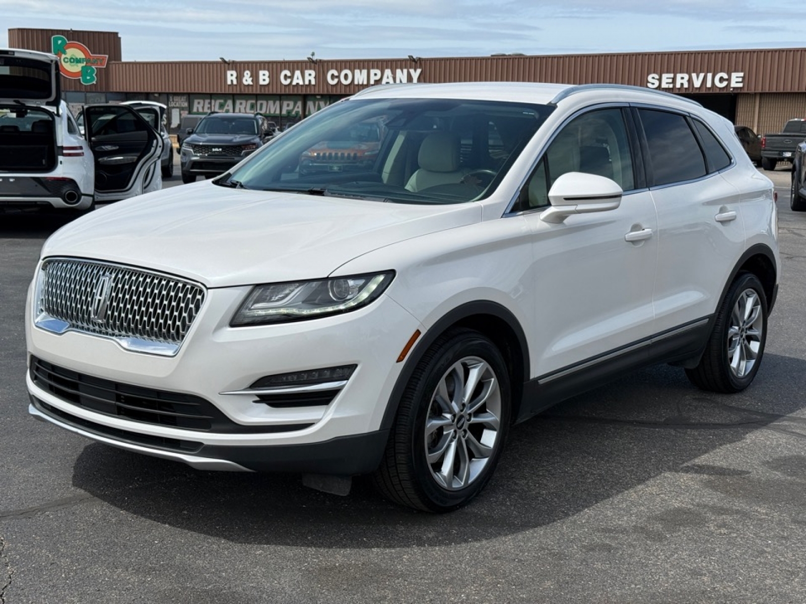 View vehicle photo 4