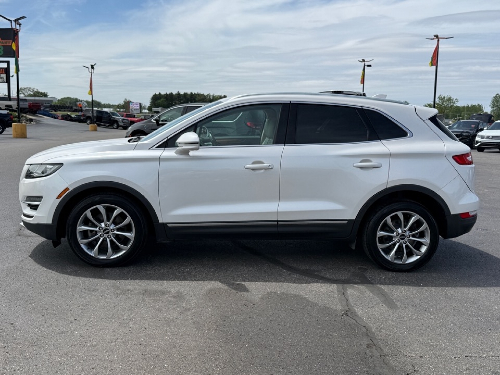 View vehicle photo 5