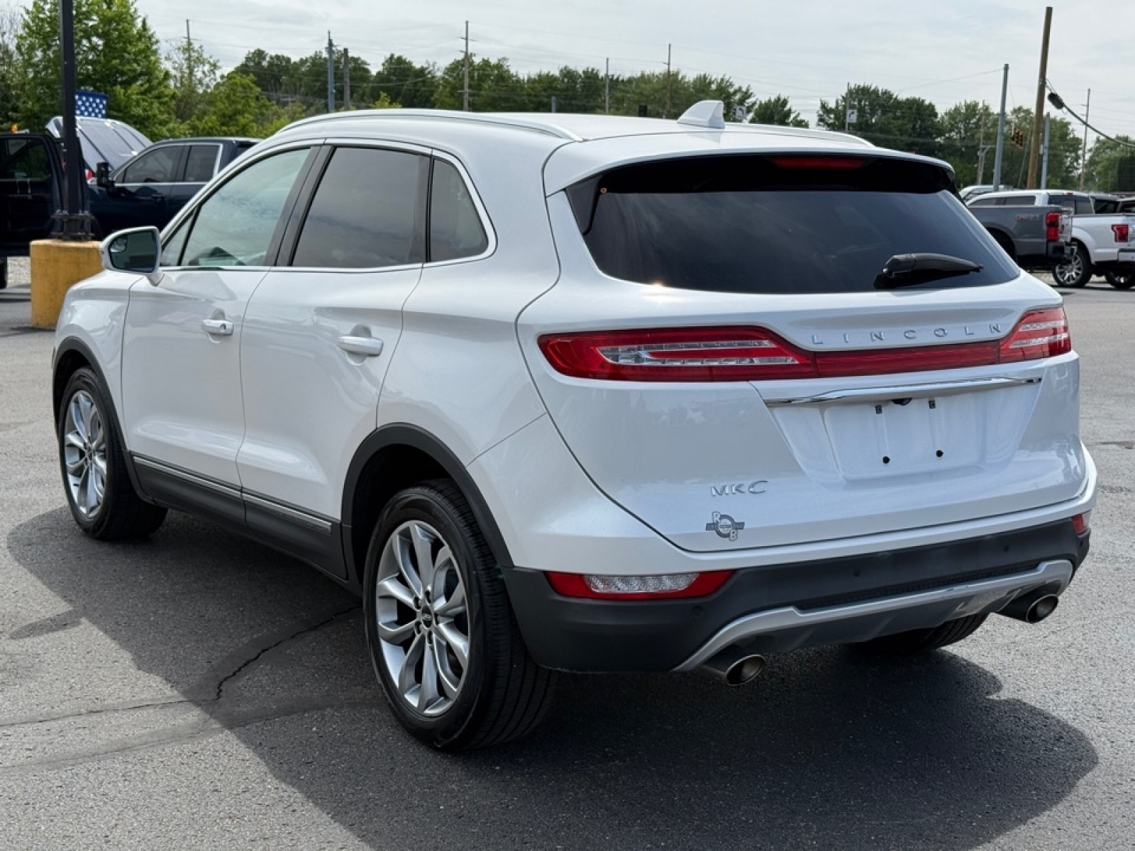 View vehicle photo 6