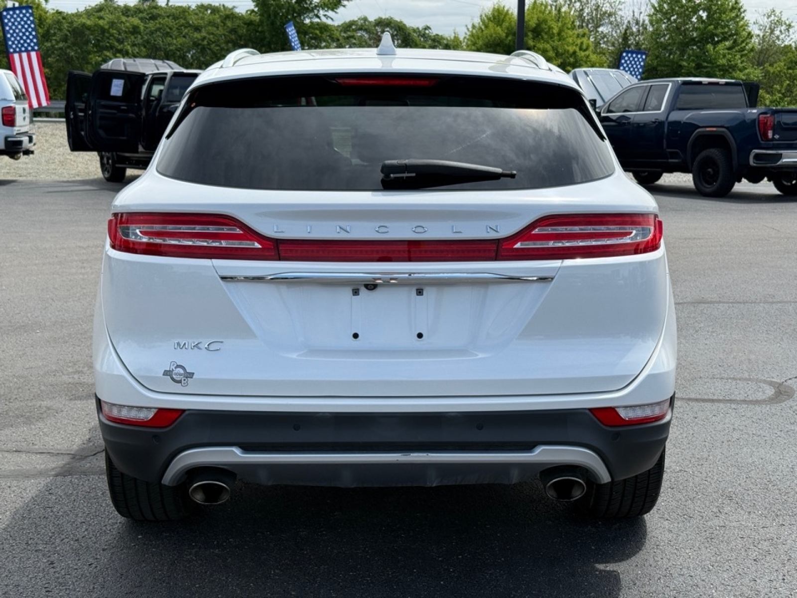 View vehicle photo 7