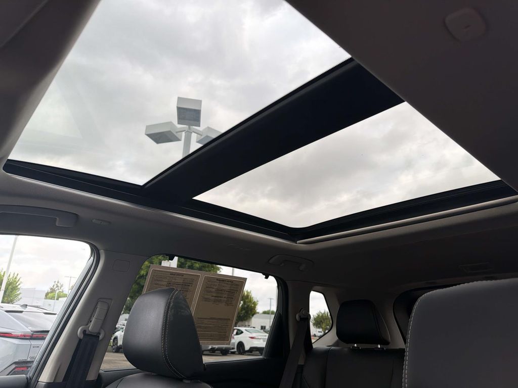 2024 Nissan Rogue SL - Photo 10