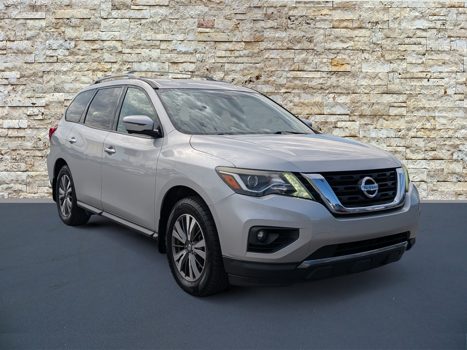 Used 2017 Nissan Pathfinder SL with VIN 5N1DR2MN3HC901409 for sale in Chattanooga, TN