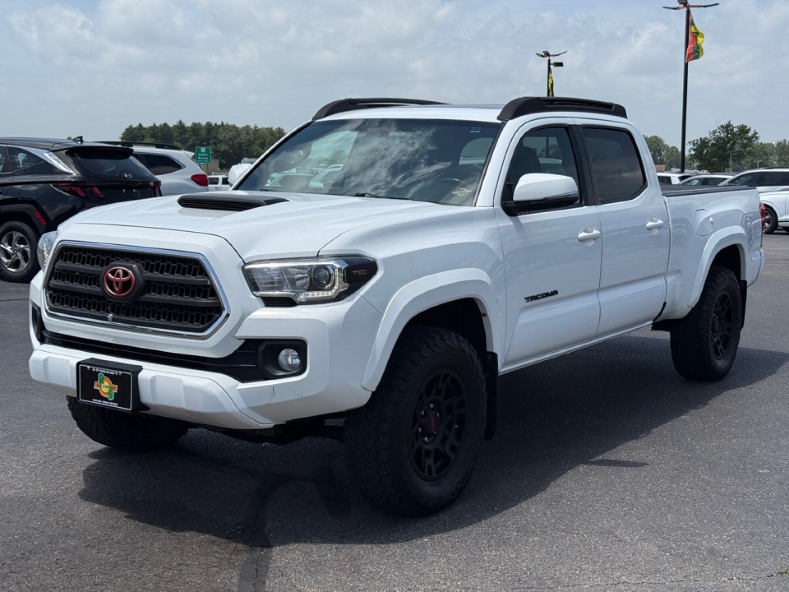 View vehicle photo 4