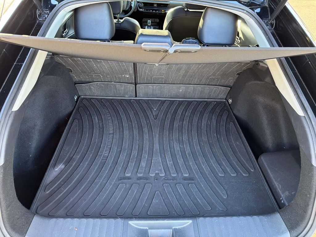 2024 Toyota Prius XLE - Photo 9