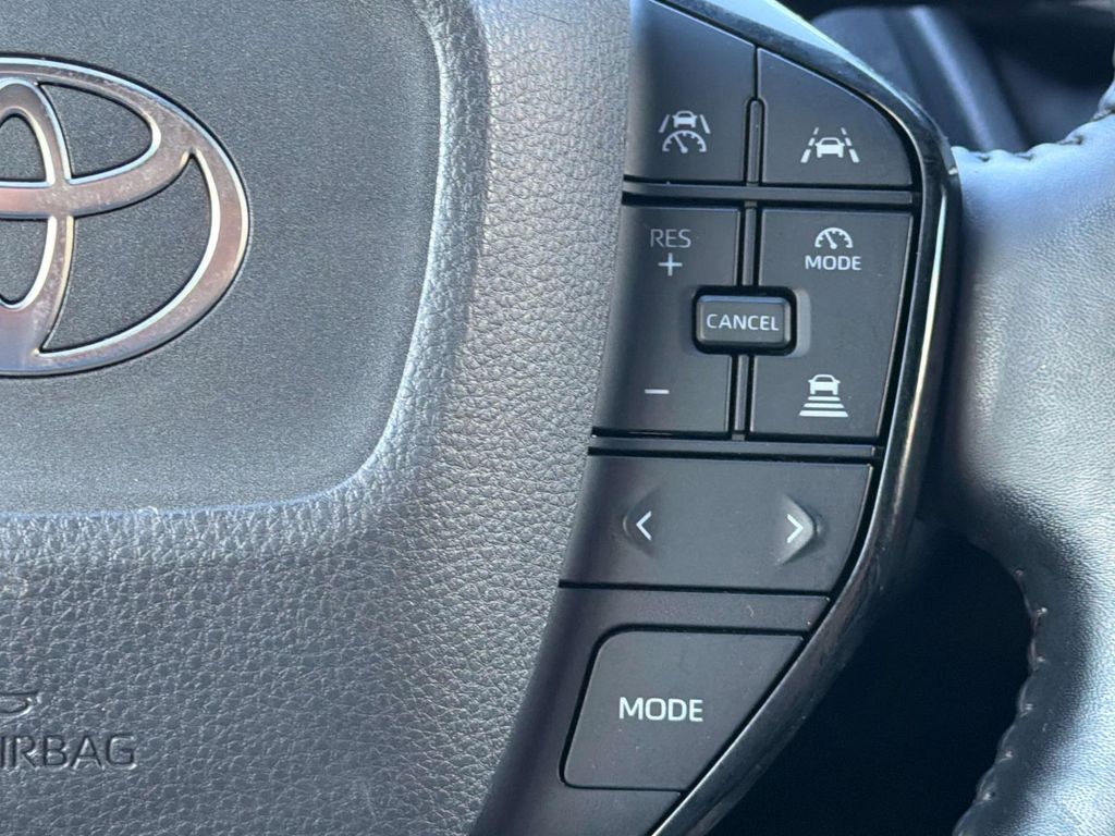 2024 Toyota Prius XLE - Photo 14