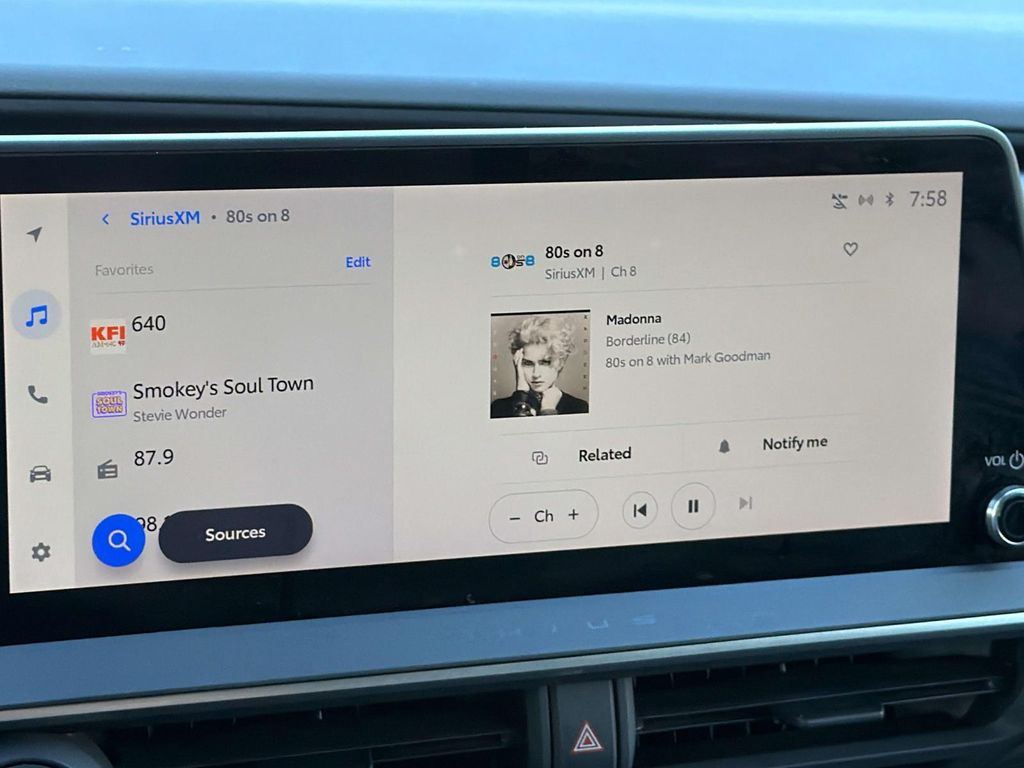 2024 Toyota Prius XLE - Photo 16