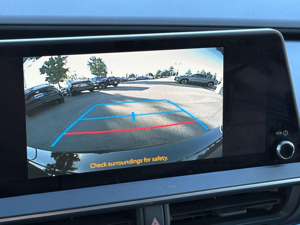 2024 Toyota Prius XLE - Photo 17