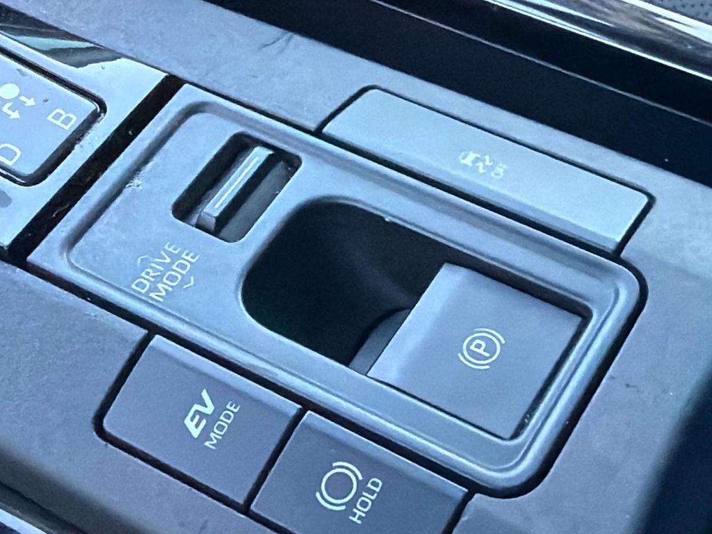 2024 Toyota Prius XLE - Photo 19