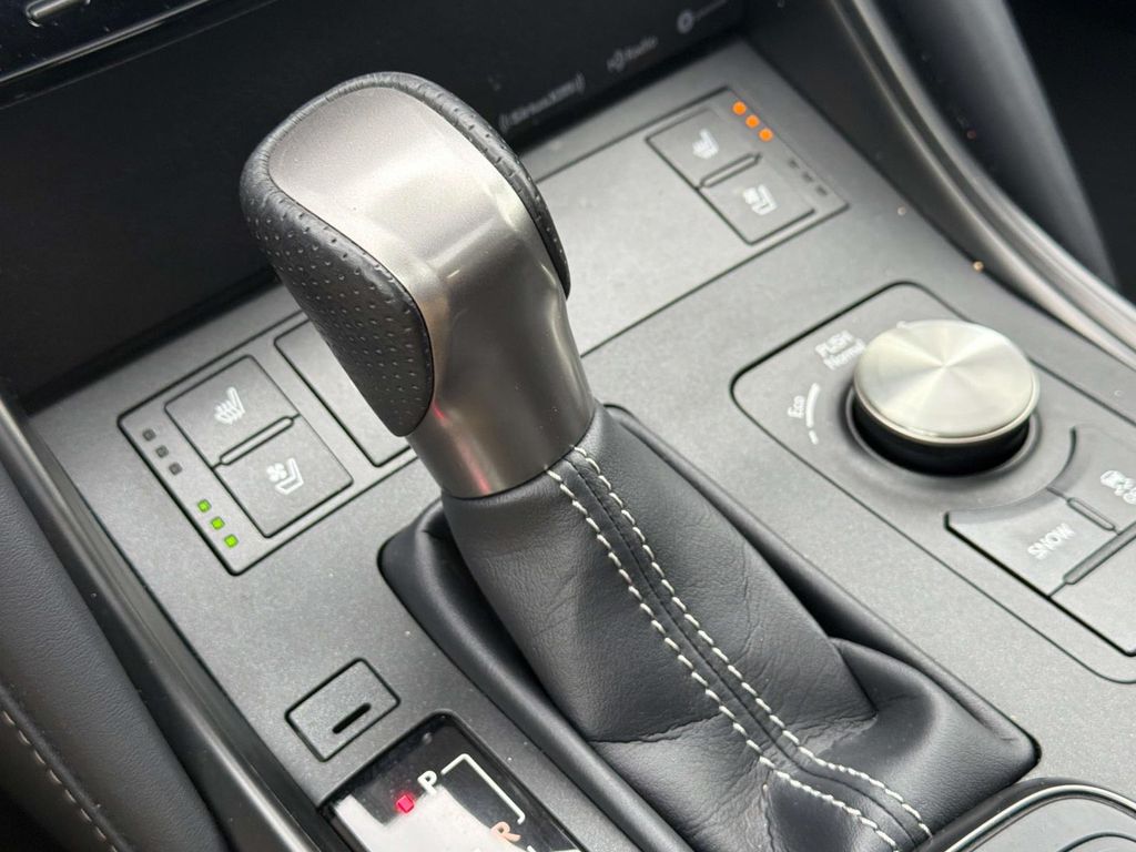 2023 Lexus IS 350 F SPORT - Photo 18