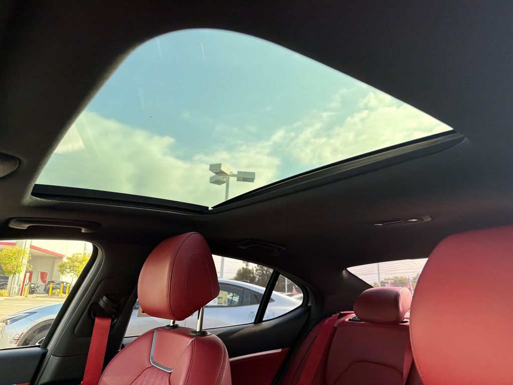 2023 GENESIS G70 Standard - Photo 8