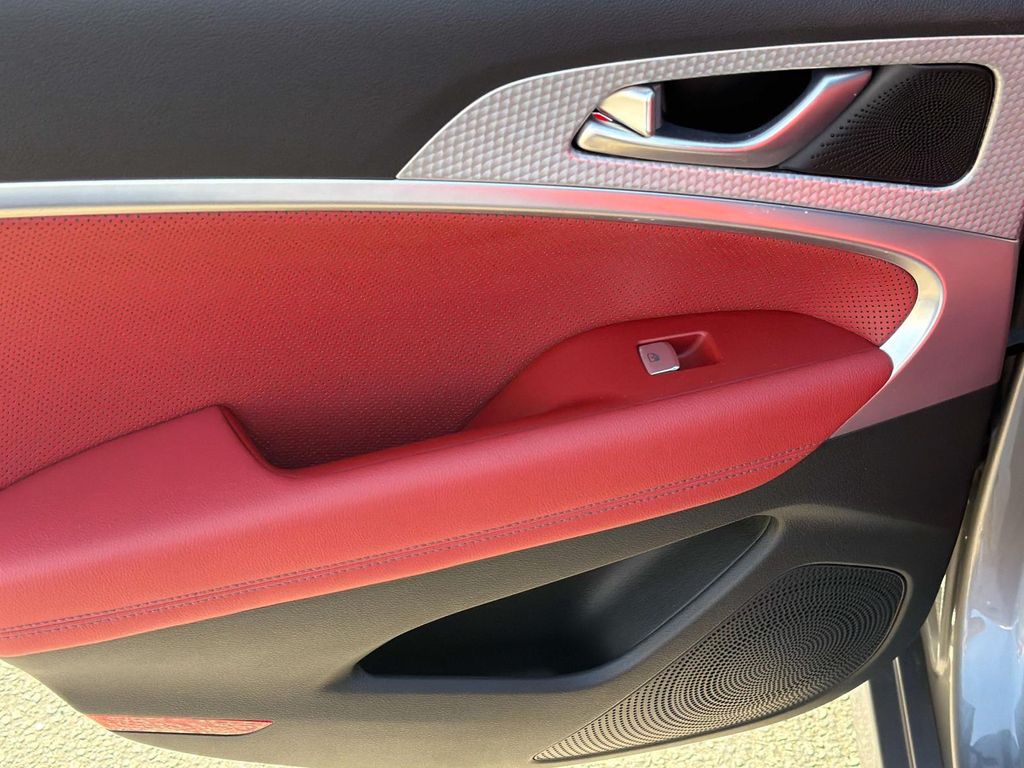 2023 GENESIS G70 Standard - Photo 9