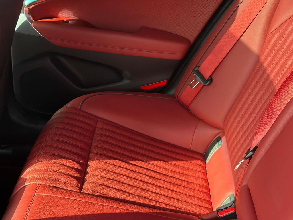 2023 GENESIS G70 Standard - Photo 10