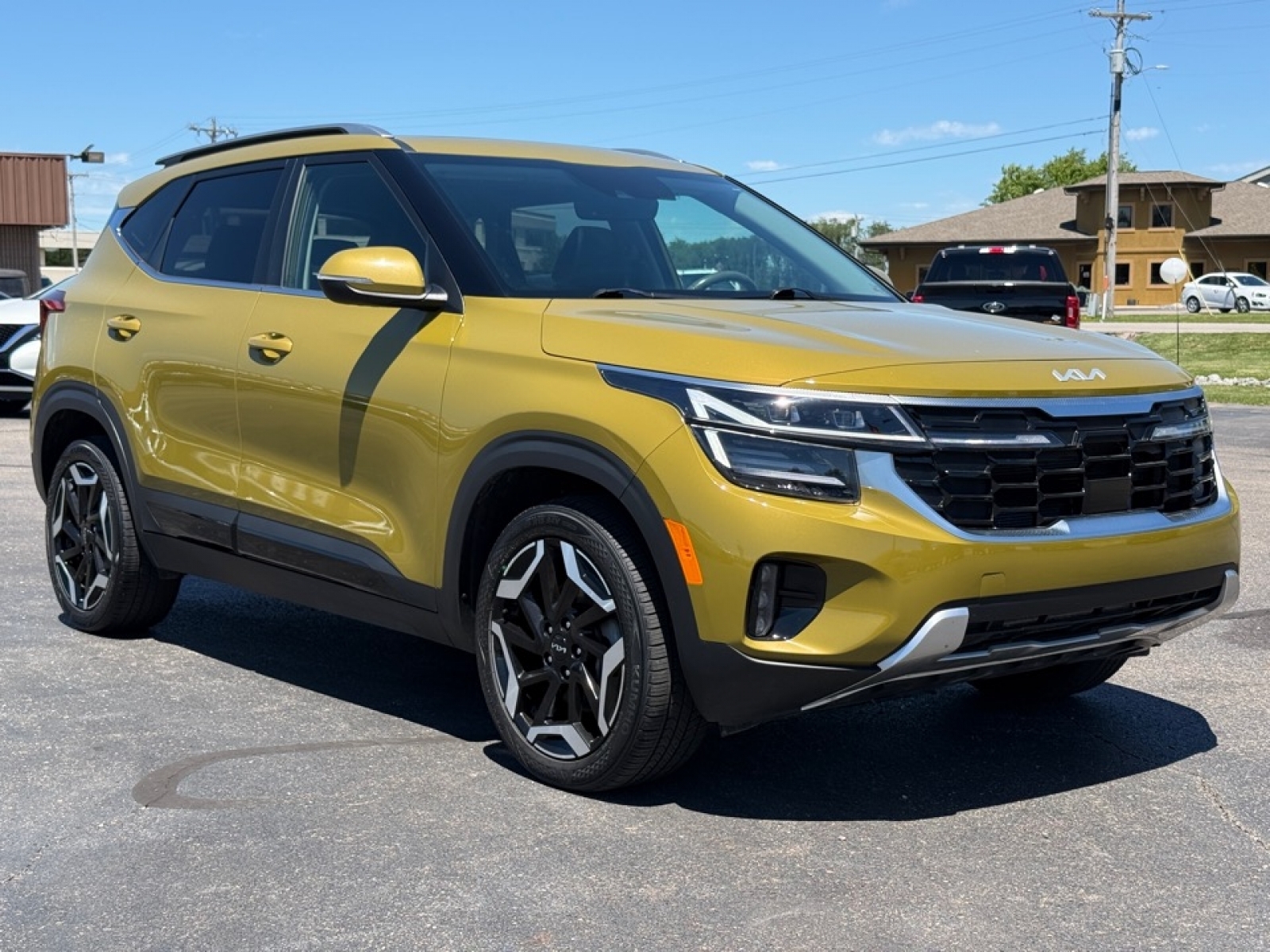 View vehicle photo 2