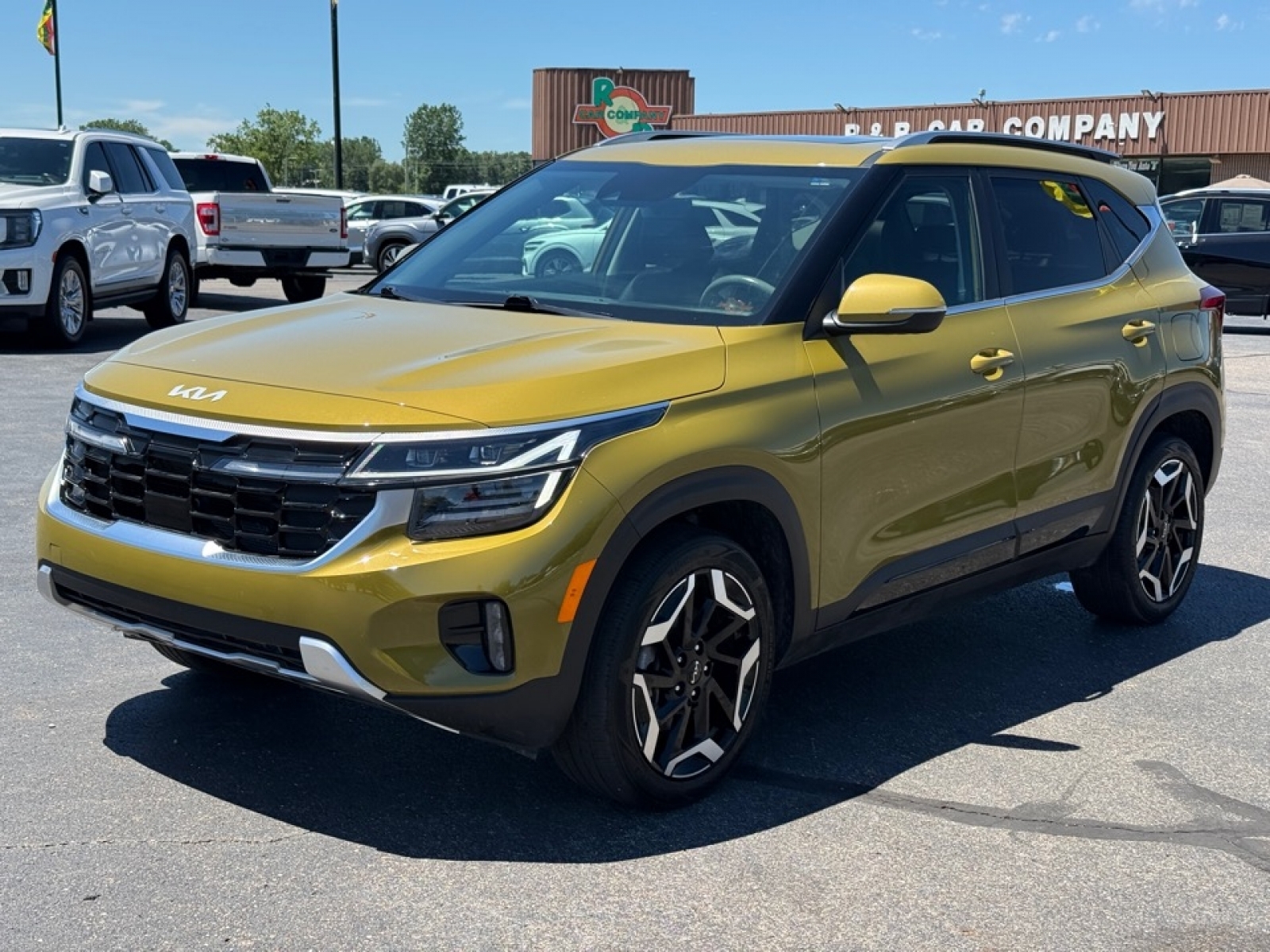 View vehicle photo 4