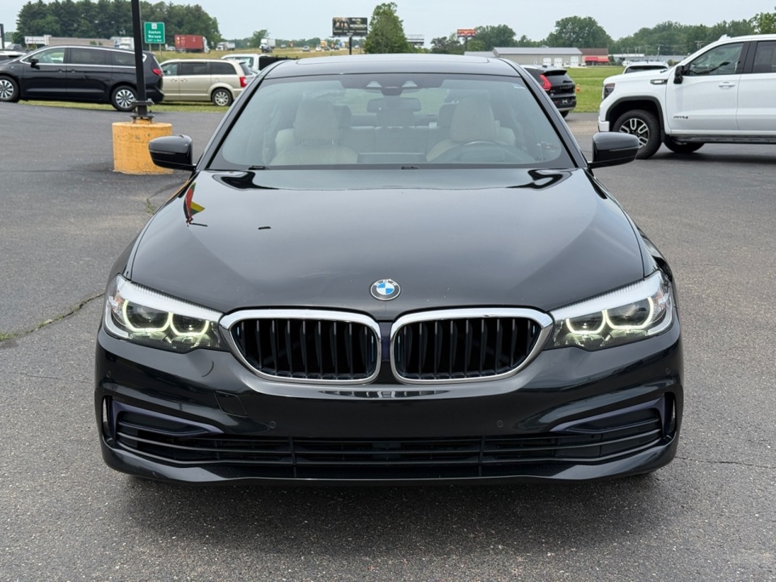 View vehicle photo 3